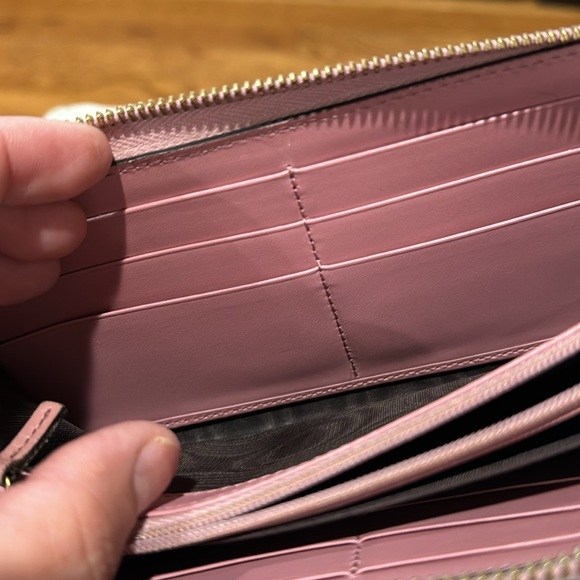Authentic LEATHER GUCCI PINK WALLET! - Picture 11 of 17